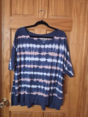 GreenTea Women's Navy Blue Tie-Dye Short Sleeve Top with Pink and White Stripes